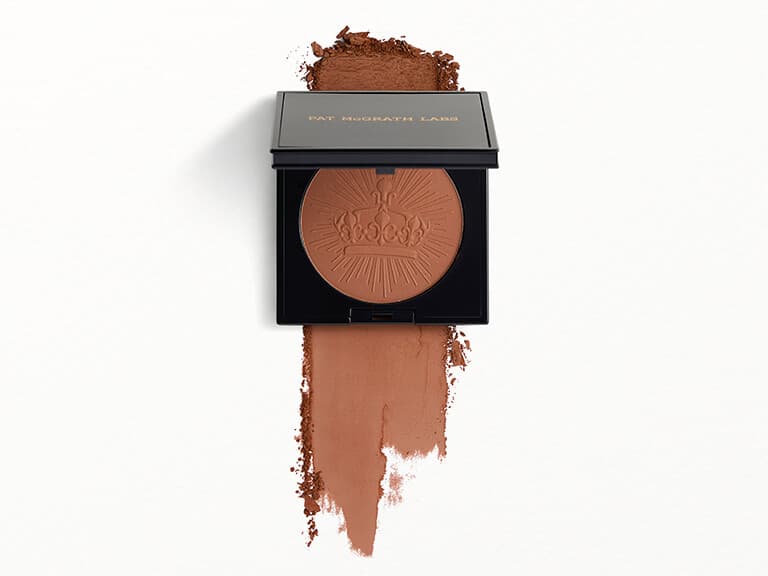 052124_patmcgrathlabsdivinebronzer_inbronzedivinity_swatch_slide90_4x3_8882