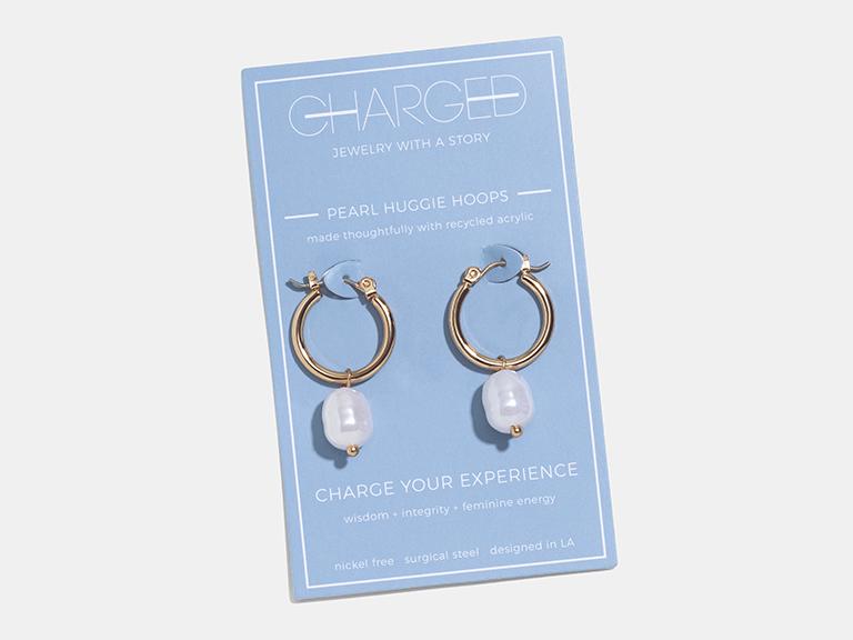 0823iconbox_chargedremovablepearlhuggieearringsingold2