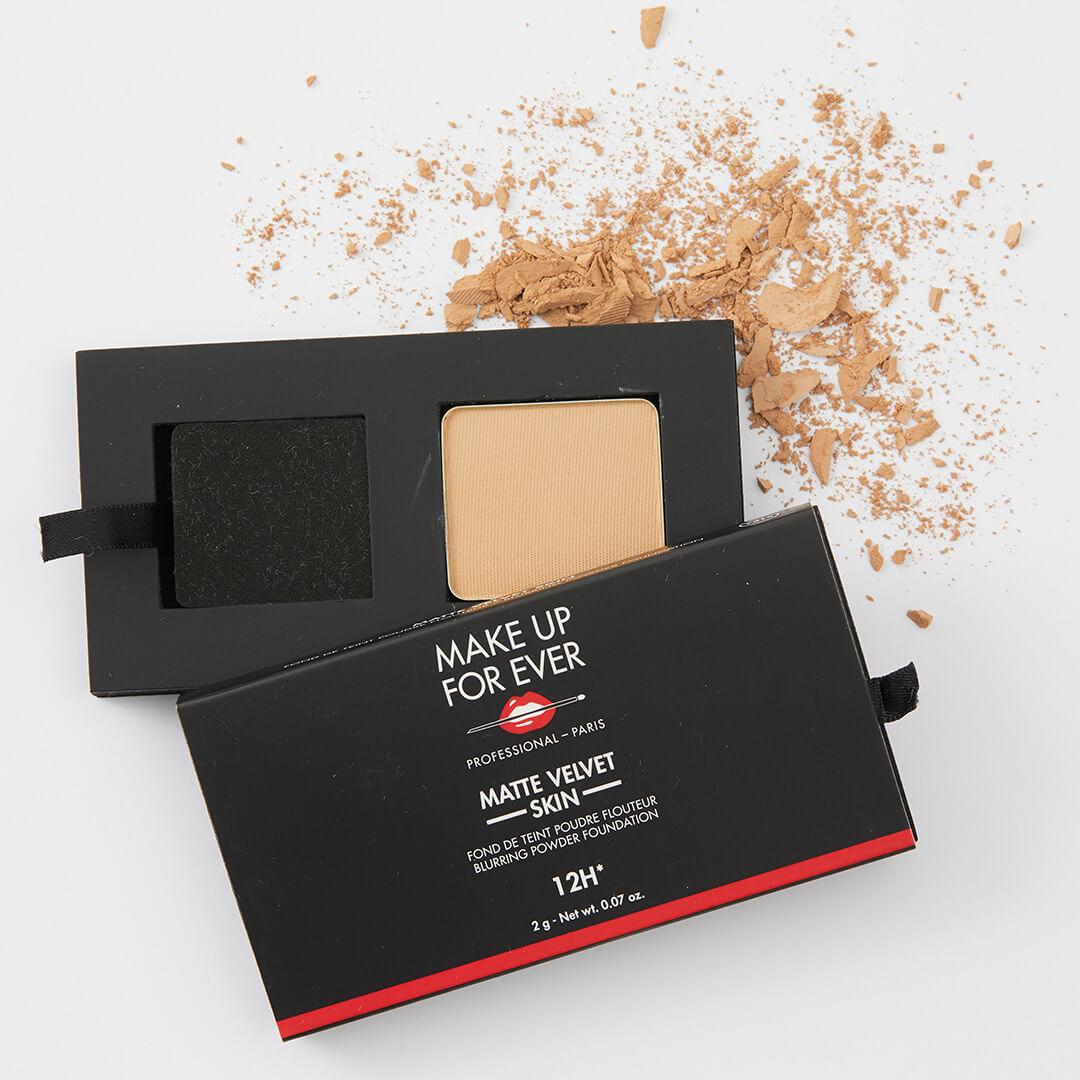 MAKE UP FOR EVER Matte Velvet Skin Blurring Powder Foundation