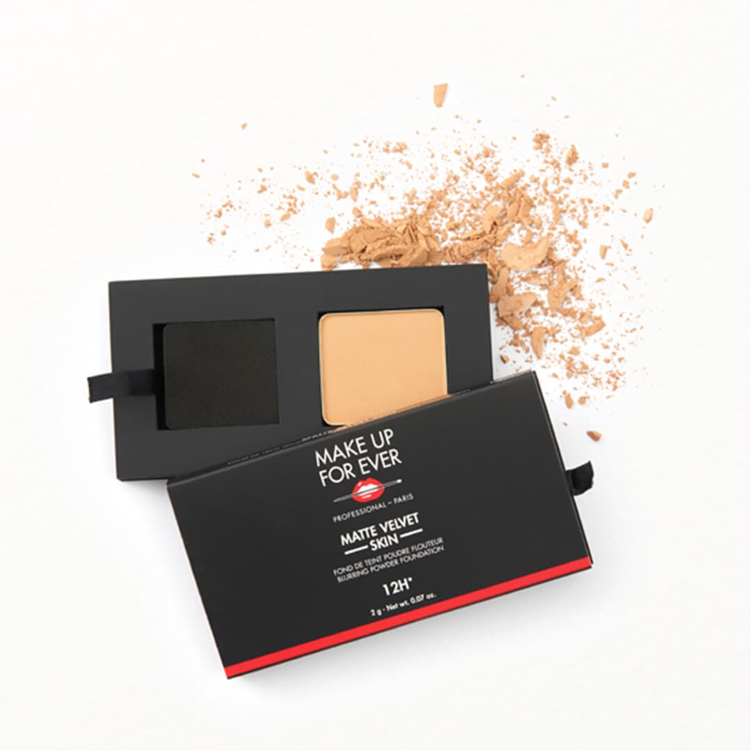 MAKE UP FOR EVER Matte Velvet Skin Blurring Powder Foundation