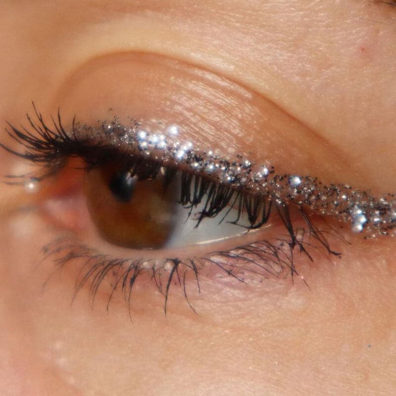 10_2024_15_Glitter_Eyeliner_story_04