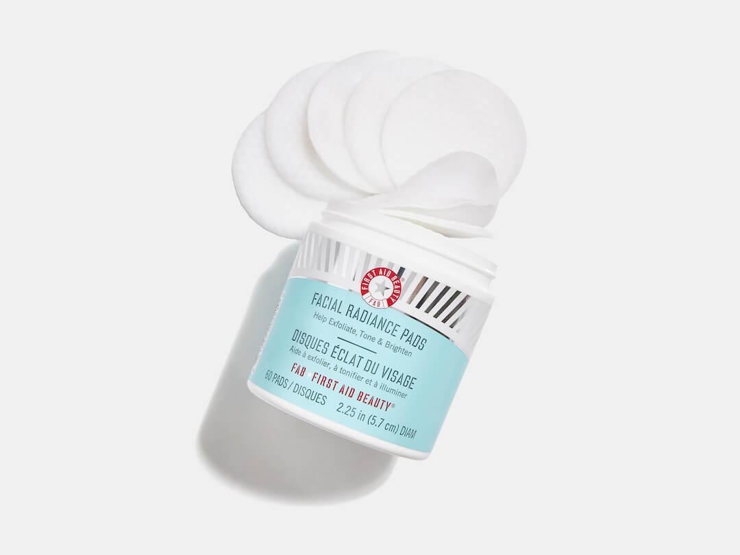 FIRST AID BEAUTY Facial Radiance Pads With Glycolic + Lactic Acids Compostable