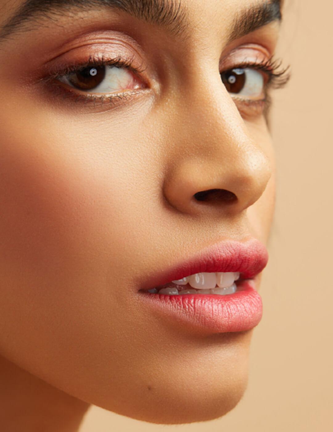 Close-up of a model with a glossy eyeshadow and strawberry-stained lips makeup look