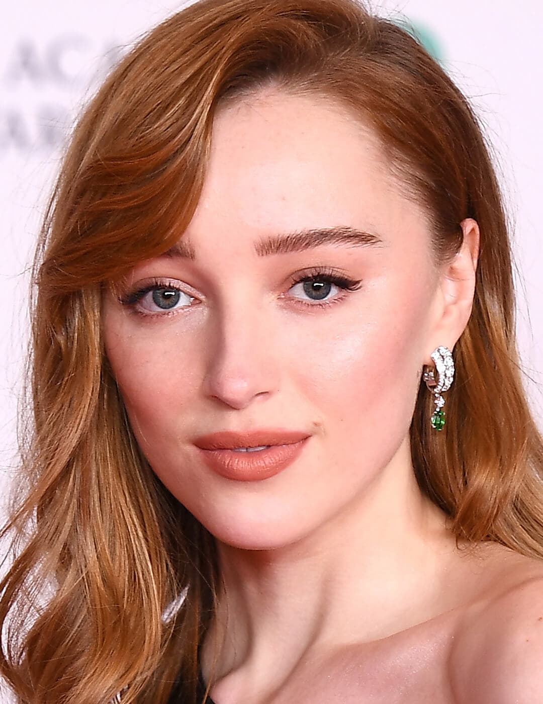 An image of Phoebe Dynevor with a blush all over look