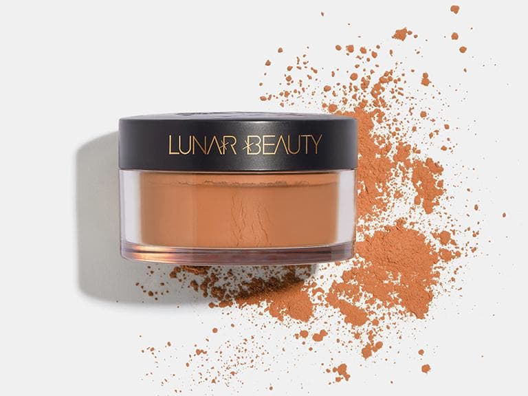 9ddf2a9794a67bf18b31c462d8304f5f296122bc_LUNAR_BEAUTY_Setting_Powder_in_Deep_Swatch