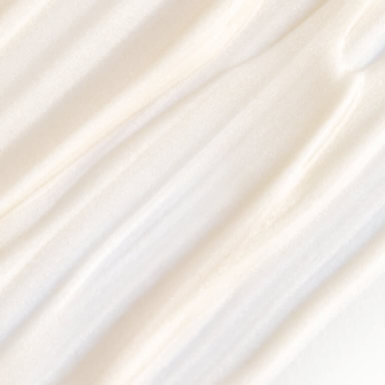 A close-up swatch of a pearl-colored illuminator.