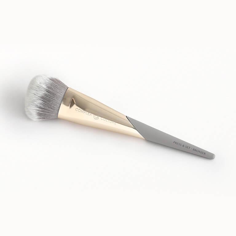 COMPLEX CULTURE Press & Set • Bronzer brush