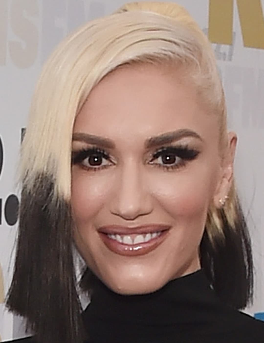 A photo of Gwen Stefani with blonde hair and black ends