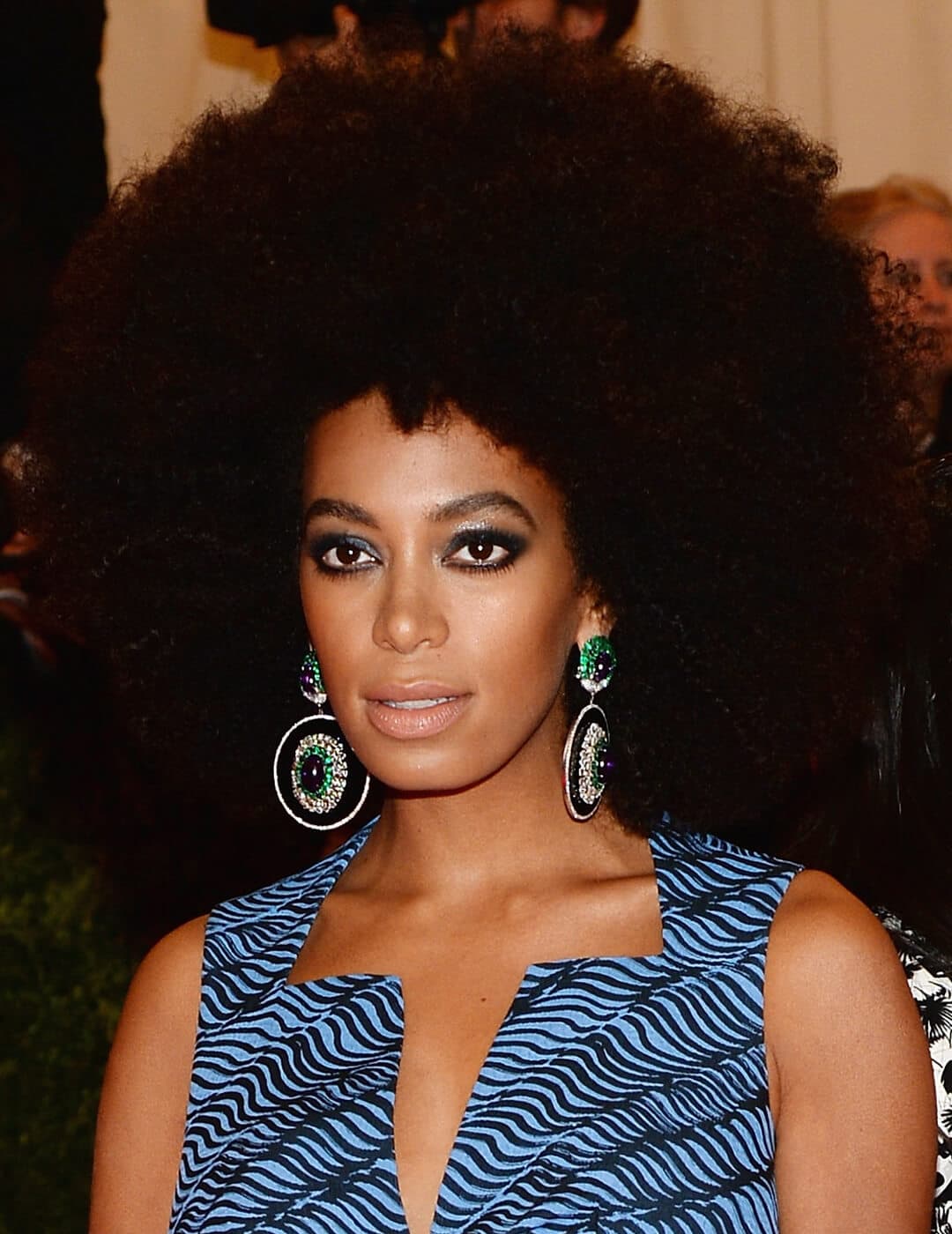 Solange Knowles rocking an afro hairstyle and groovy blue outfit