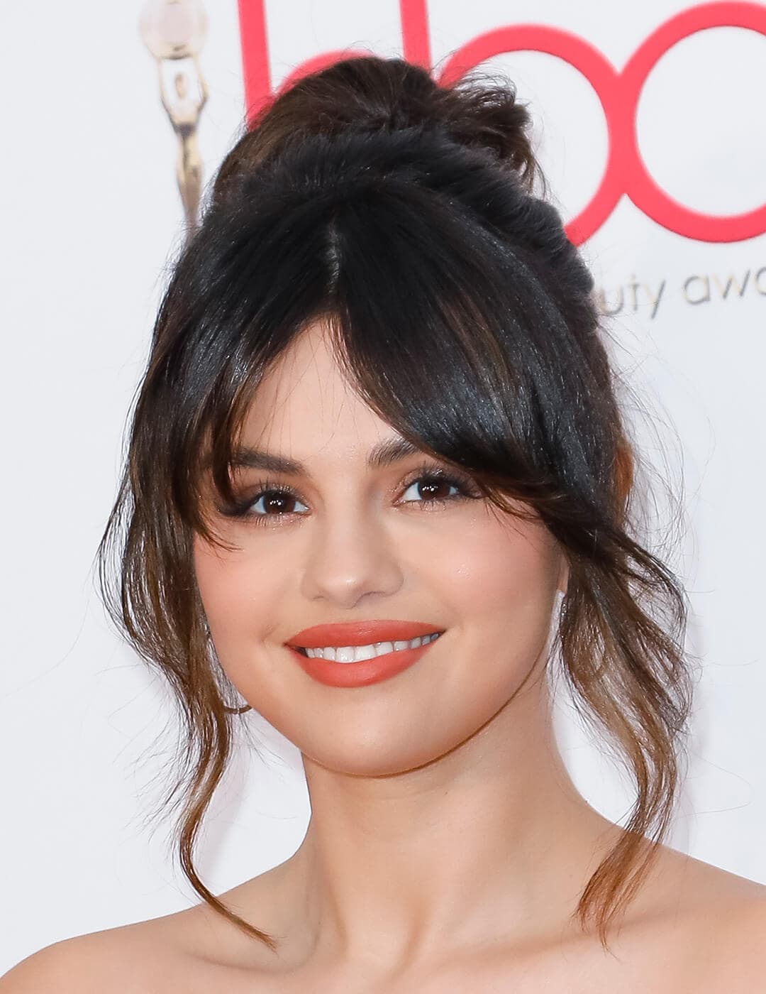 A photo of Selena Gomez with a wispy curtain bangs hairstyle