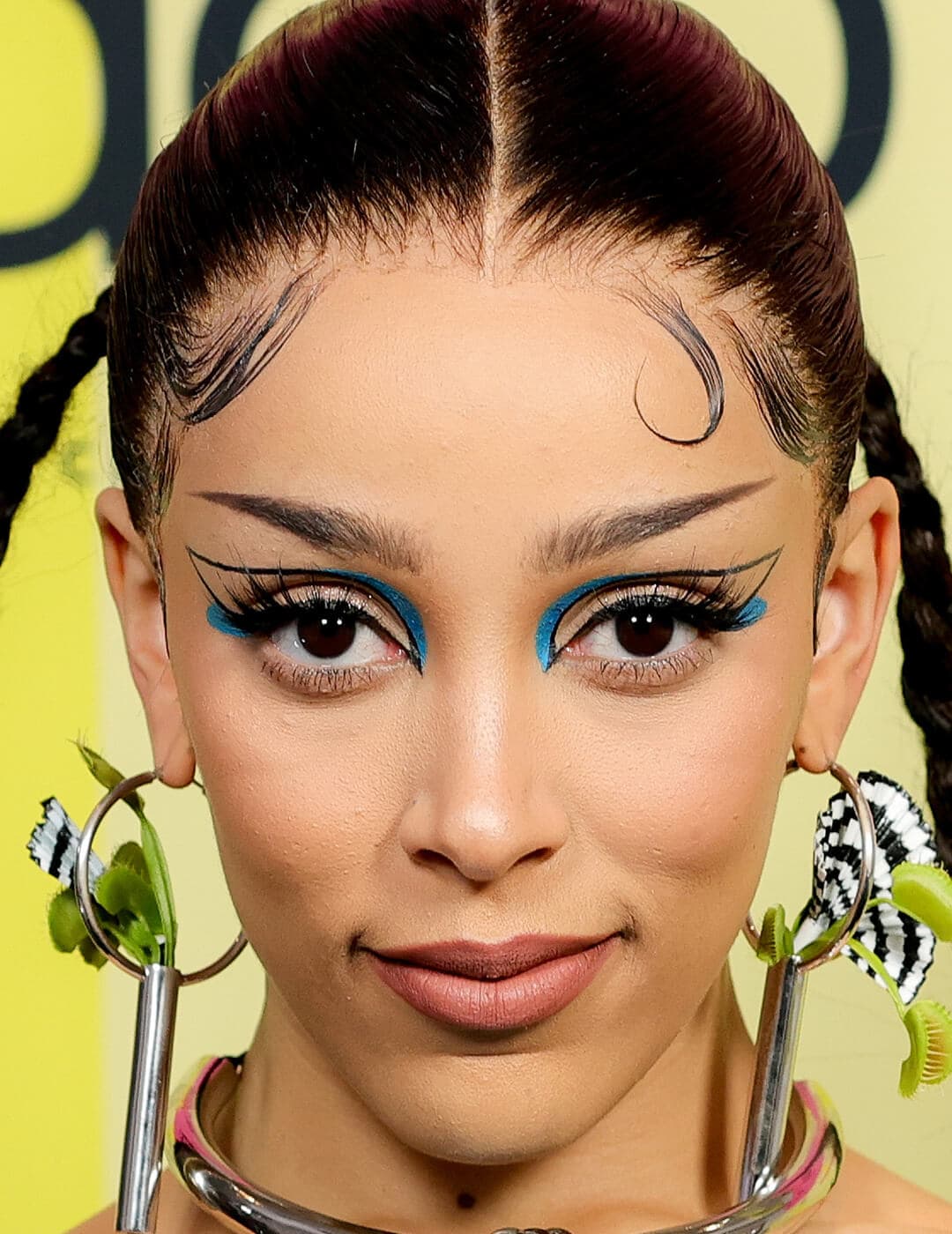 Doja Cat rocking a graphic blue and black eyeliner makeup look on the red carpet