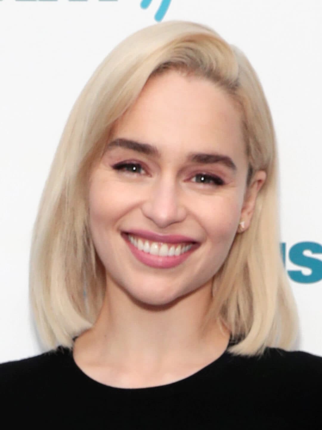 Emilia Clarke smiling and rocking a blunt lob hairstyle
