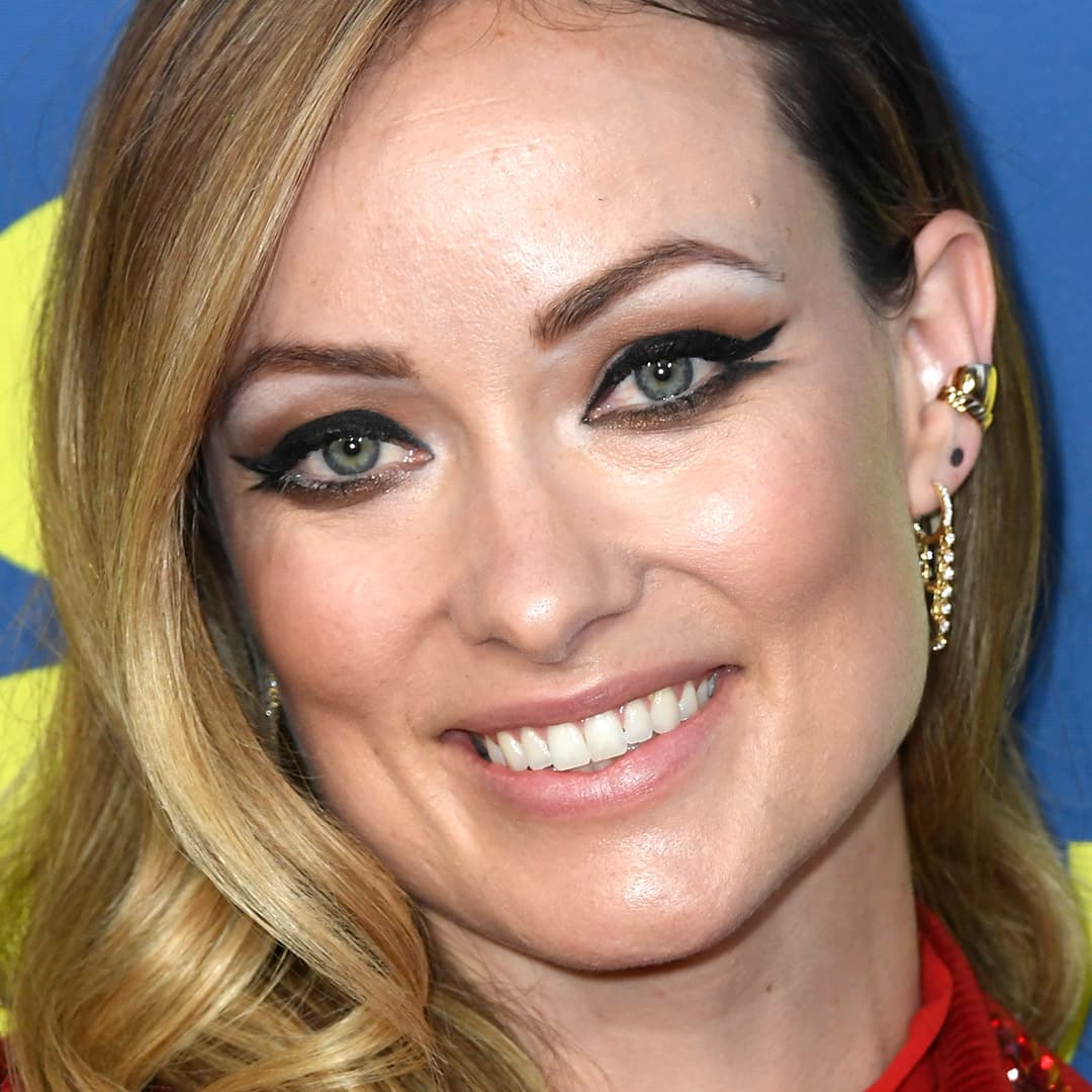 A photo of Olivia Wilde with a smoky split wing