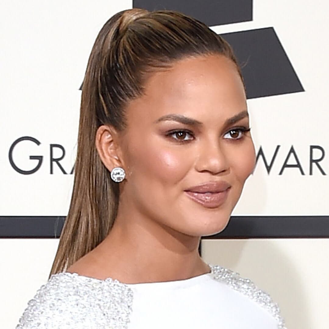 A photo of Chrissy Teigen hair highlights and a ponytail