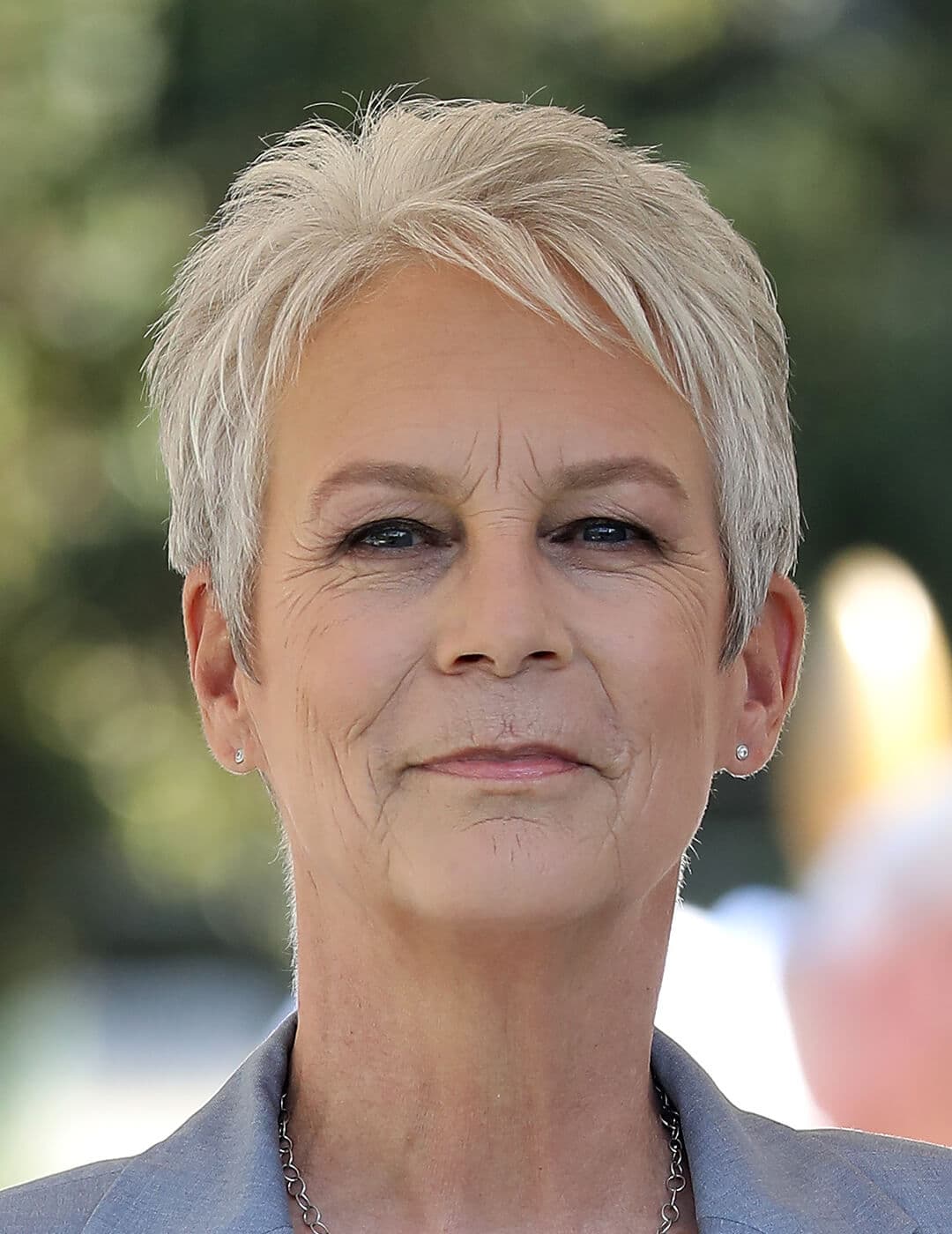 A photo of Jamie Lee Curtis with a platinum gray hair