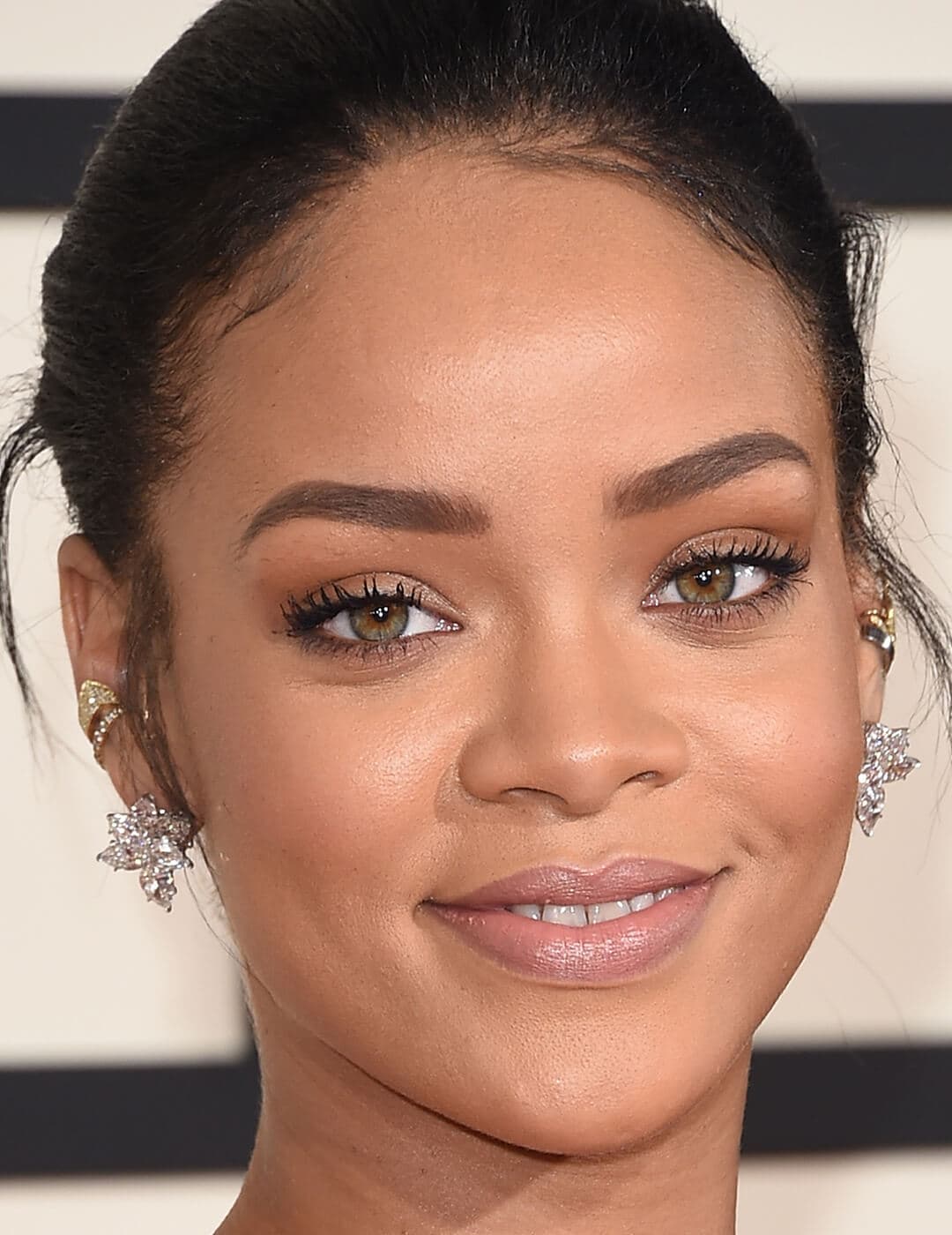 Rihanna looking glam in a neutral makeup look