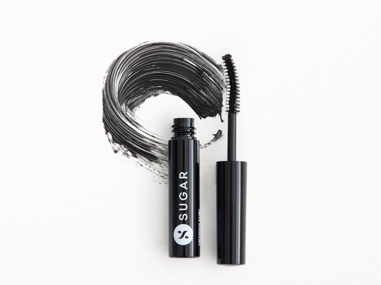 Sugar Cosmetics Uptown Curl Lengthening Mascara in Black with product swatch