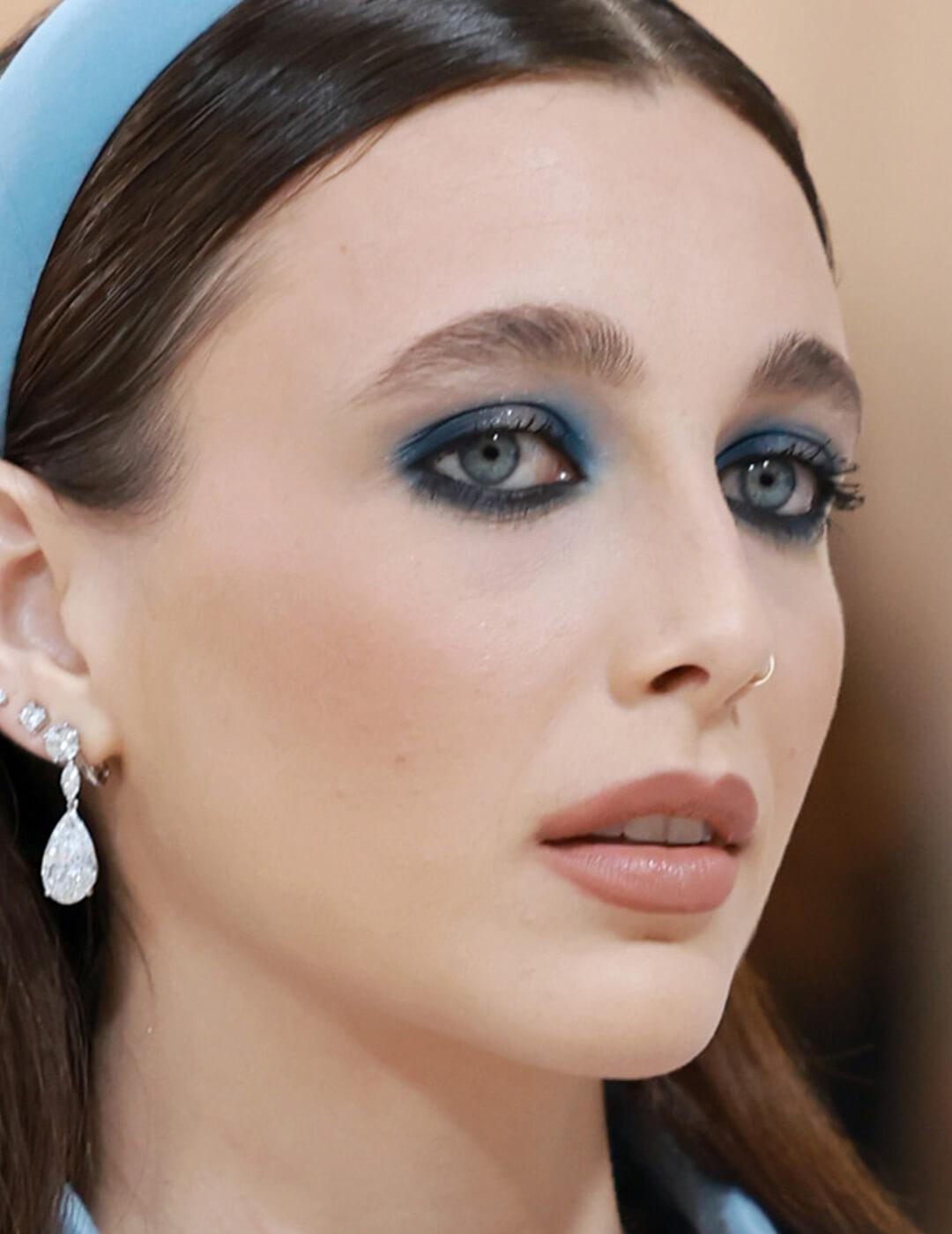 Emma Chamberlain rocking a dark blue smoky eye makeup look