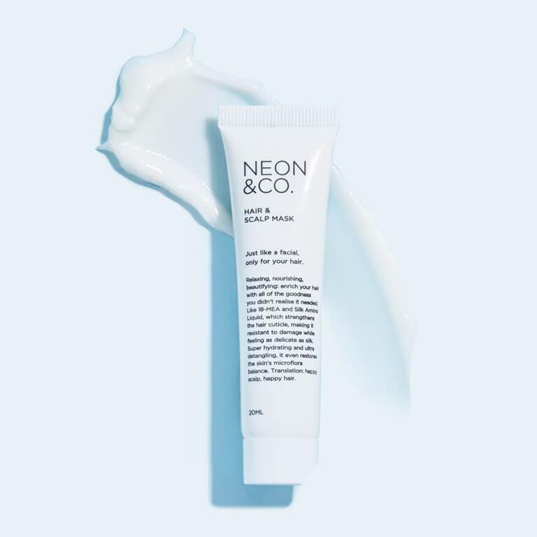 Neon & Co Hair & Scalp Mask nourishes your hair and scalp. 