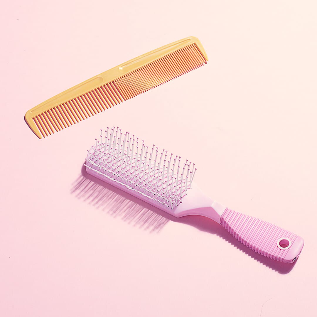 432_How_to_Clean_Hair_Brushes_Thumbnail