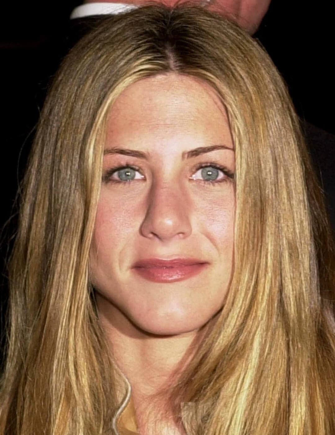 Close-up of Jennifer Aniston rocking a no-makeup makeup look