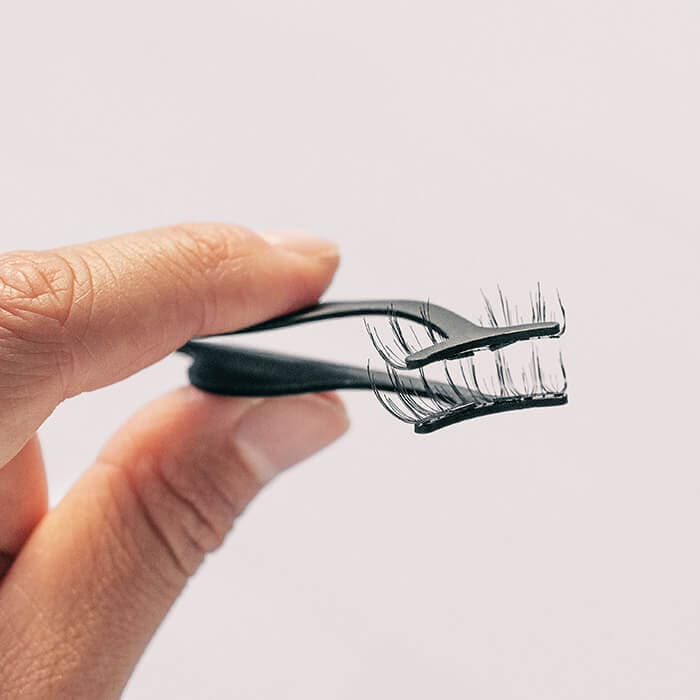 how-to-apply-magnetic-lashes-Thumbnail