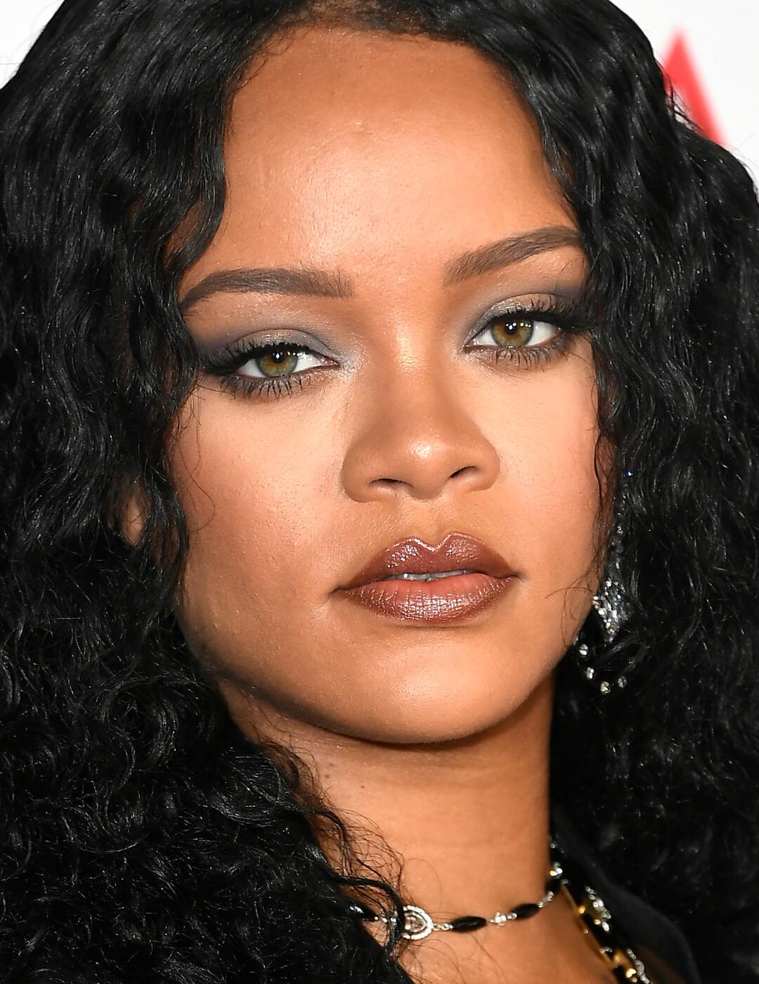 Rihanna rocking curly hair and gunmetal grey eyeshadow makeup look