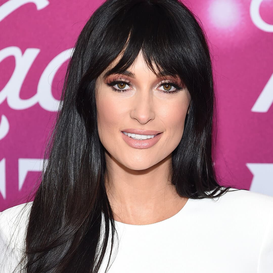 Kacey Musgraves rocking a sultry smoky eye makeup look and straight hairstyle with bangs