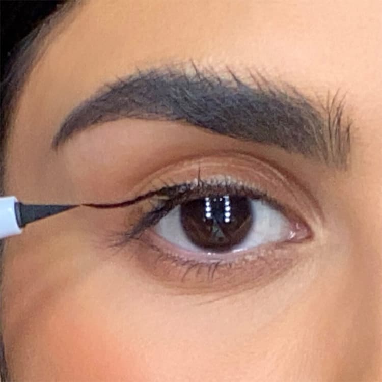 pin on how to do cateyes Images High Quality Grahic 1. Start lining from the top.