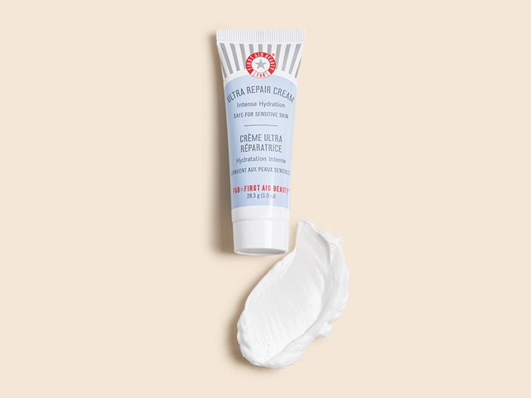 FIRST AID BEAUTY ULTRA REPAIR CREAM INTENSE HYDRATION REVIEW 