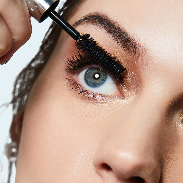 How to Apply Mascara: Short Guide