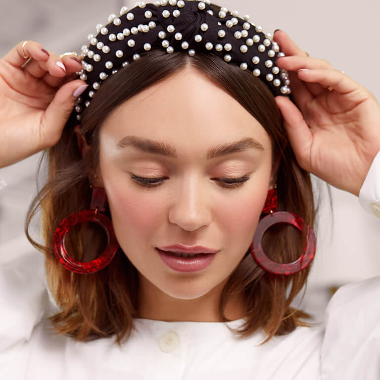 How to Wear a Headband Easy & Stylish Ways to Wear a Headband IPSY