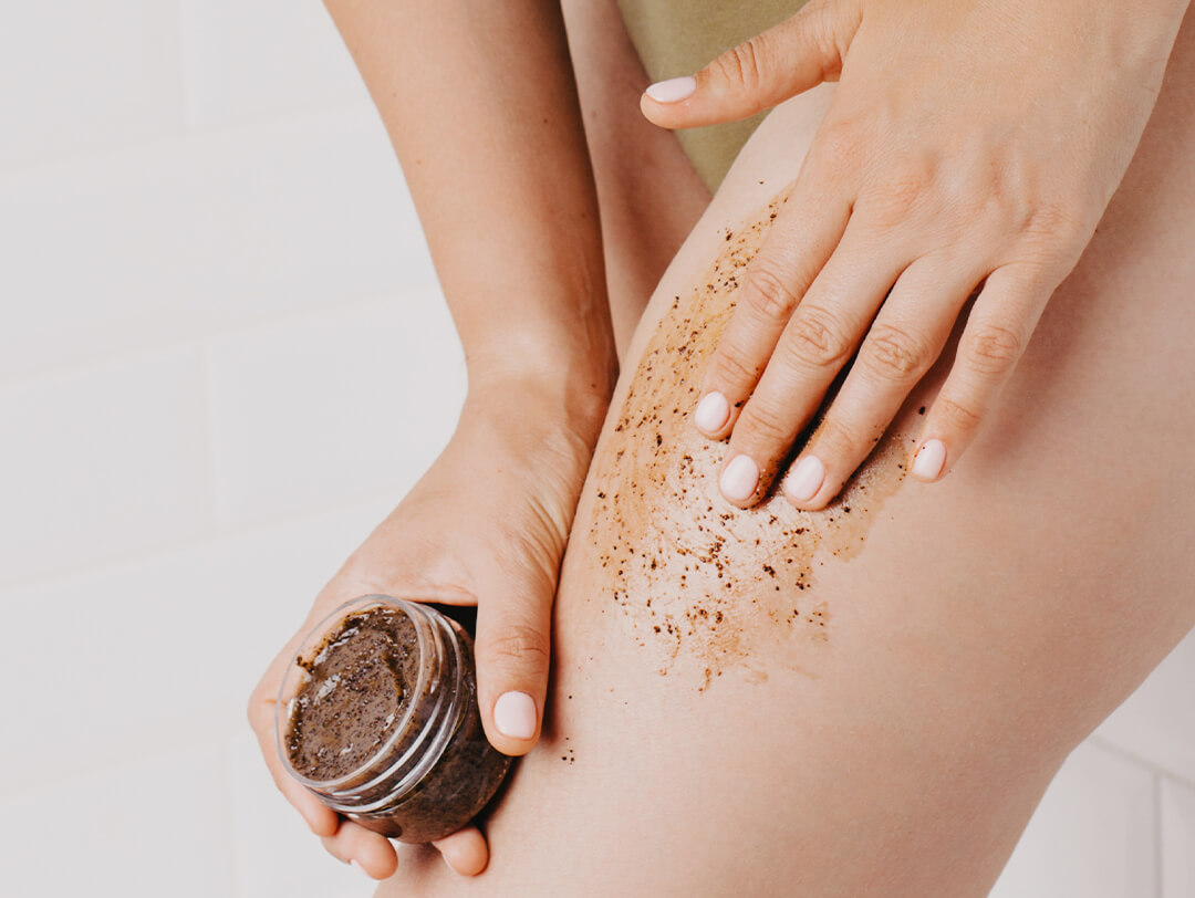 HOW TO: EXFOLIATE / REMOVE DEAD SKIN & PREVENT STRAWBERRY LEGS