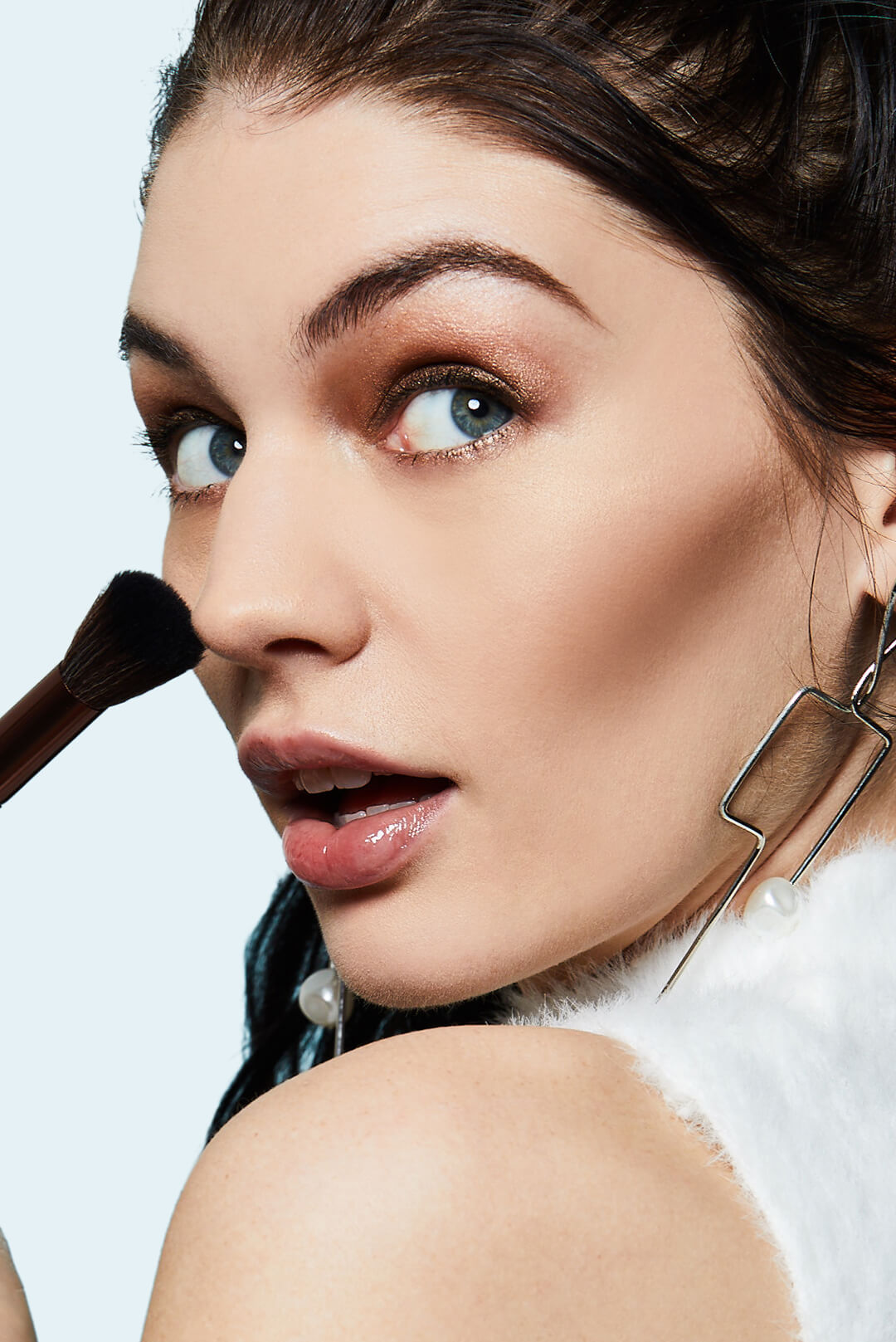 3 Bronze Makeup Looks For A Year-Round Glow