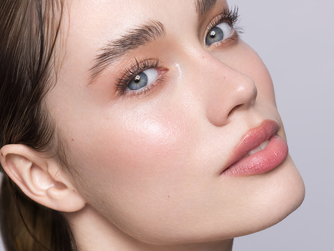 12 Pro Tips to Master Makeup for Your Pale Skin