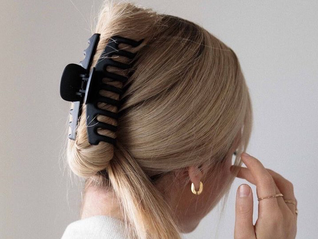 6 Cute & Easy Claw Clip Hairstyles For All Hair Lengths