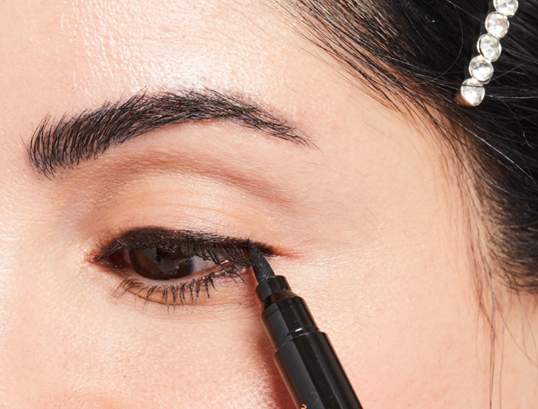 Star Stamp Eyeliner in Black by RIVETRE BY STARLOOKS | Color 