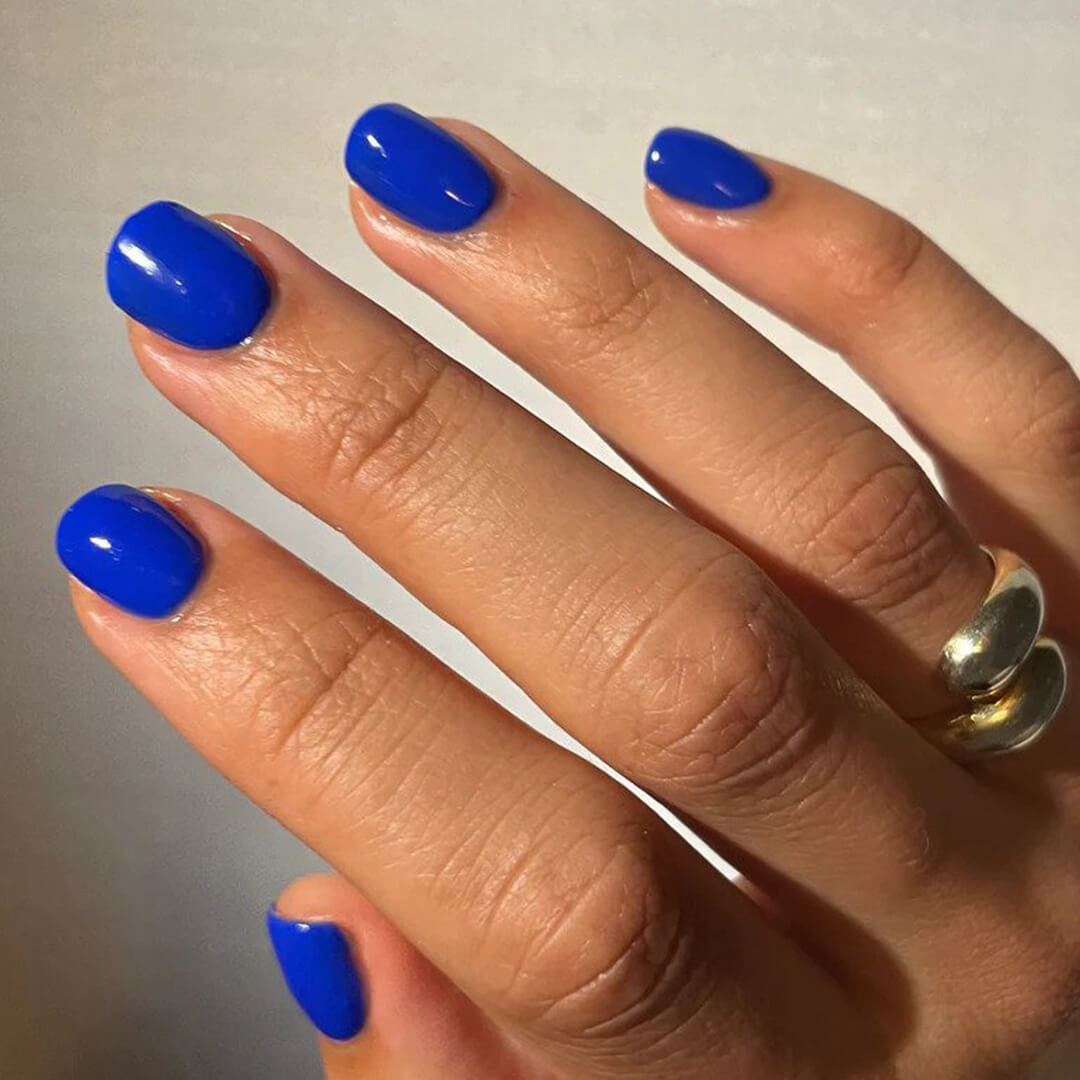 SUITE ELEVEN Nail Polish in Blu on model's nails