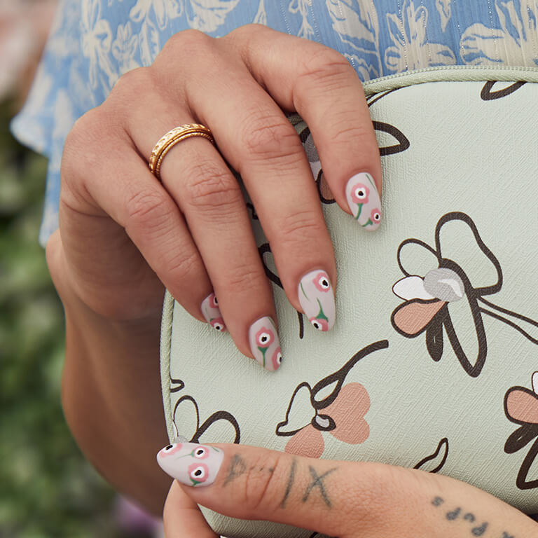 6 Flower Nail Art Looks You Re Going To Love Anytime Of Year Ipsy