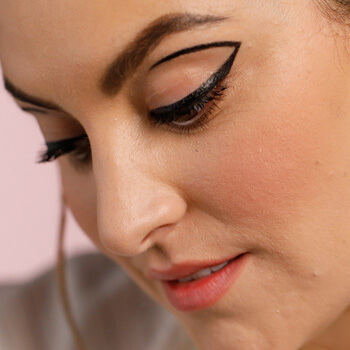 Negative Space Eyeliner: How to Do Negative Space Eyeliner in 3 Easy Steps