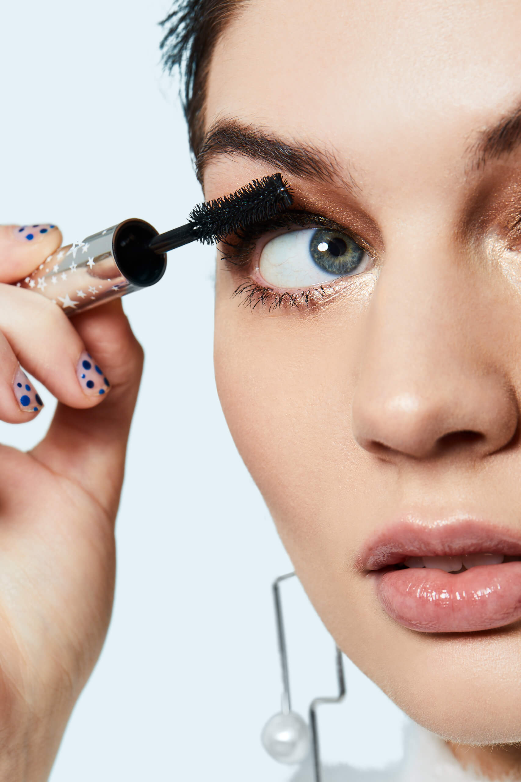 A step-by-step guide on how to apply makeup - Makeup Courses in