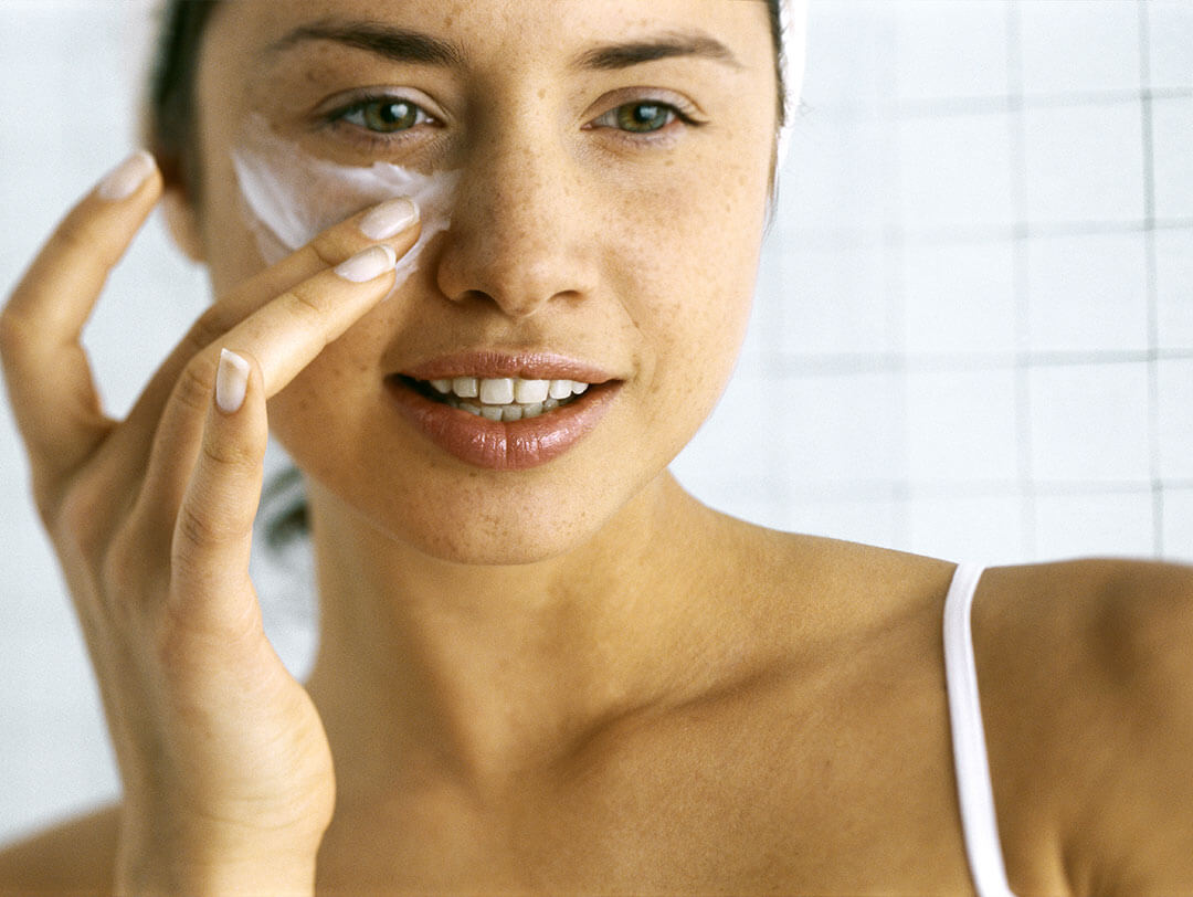 Eye Serums vs Eye Creams and Gels—Experts on the Difference
