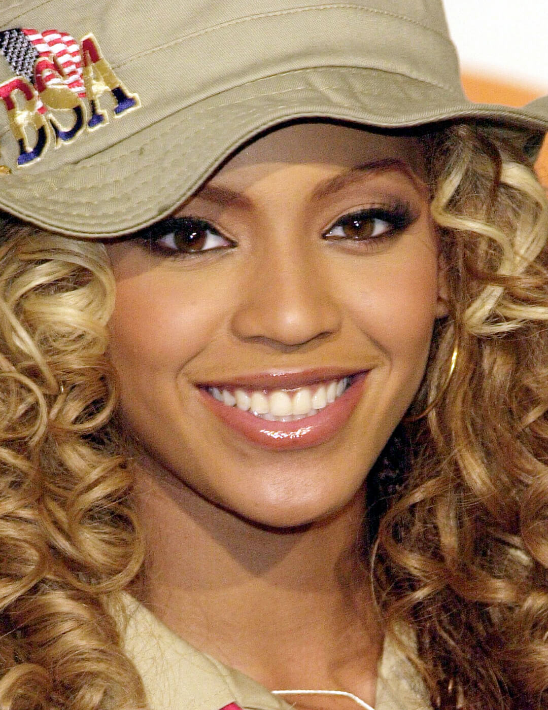 Younger Beyoncé rocking soft smoky eyes and glossy lips