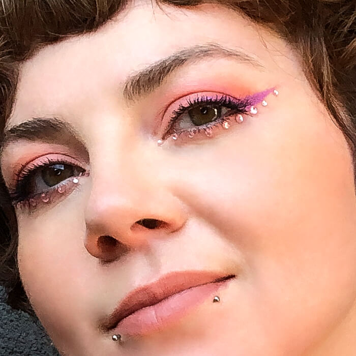 HOW TO DO: RHINESTONE EYE MAKEUP