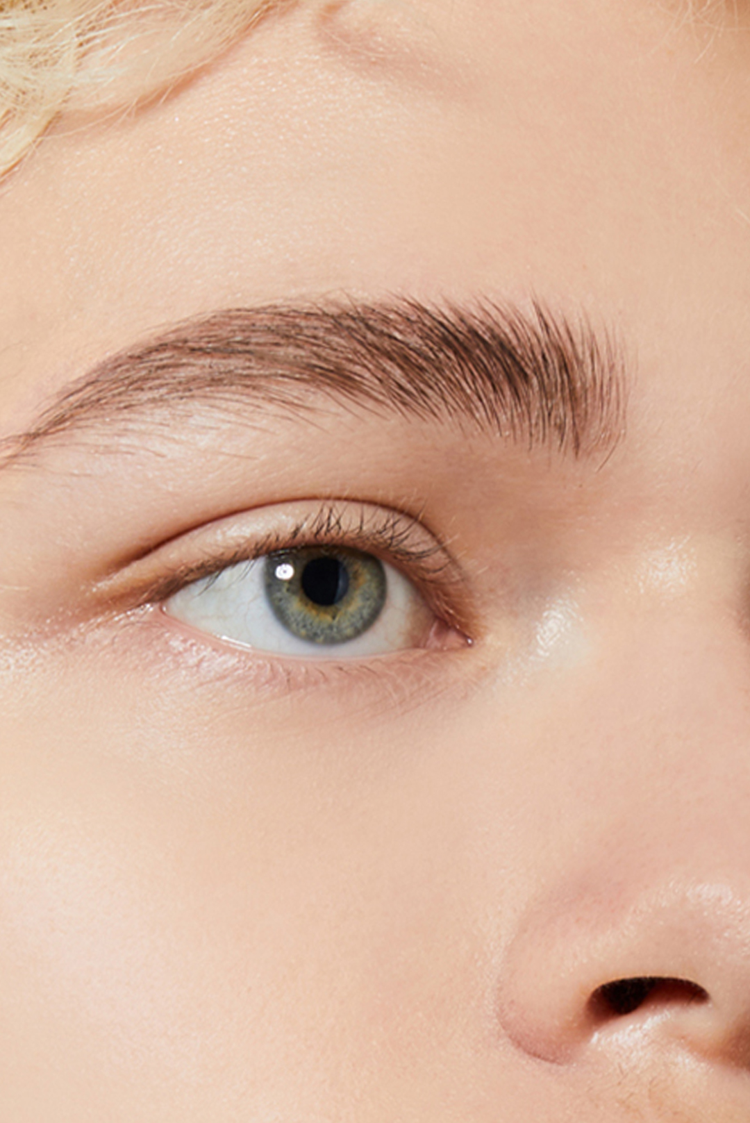 How to Trim Your Eyebrows in 3 Easy Steps