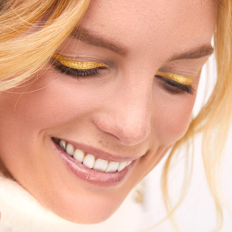 10 Gorgeous Gold Eye Makeup Looks That Are Surprisingly Easy