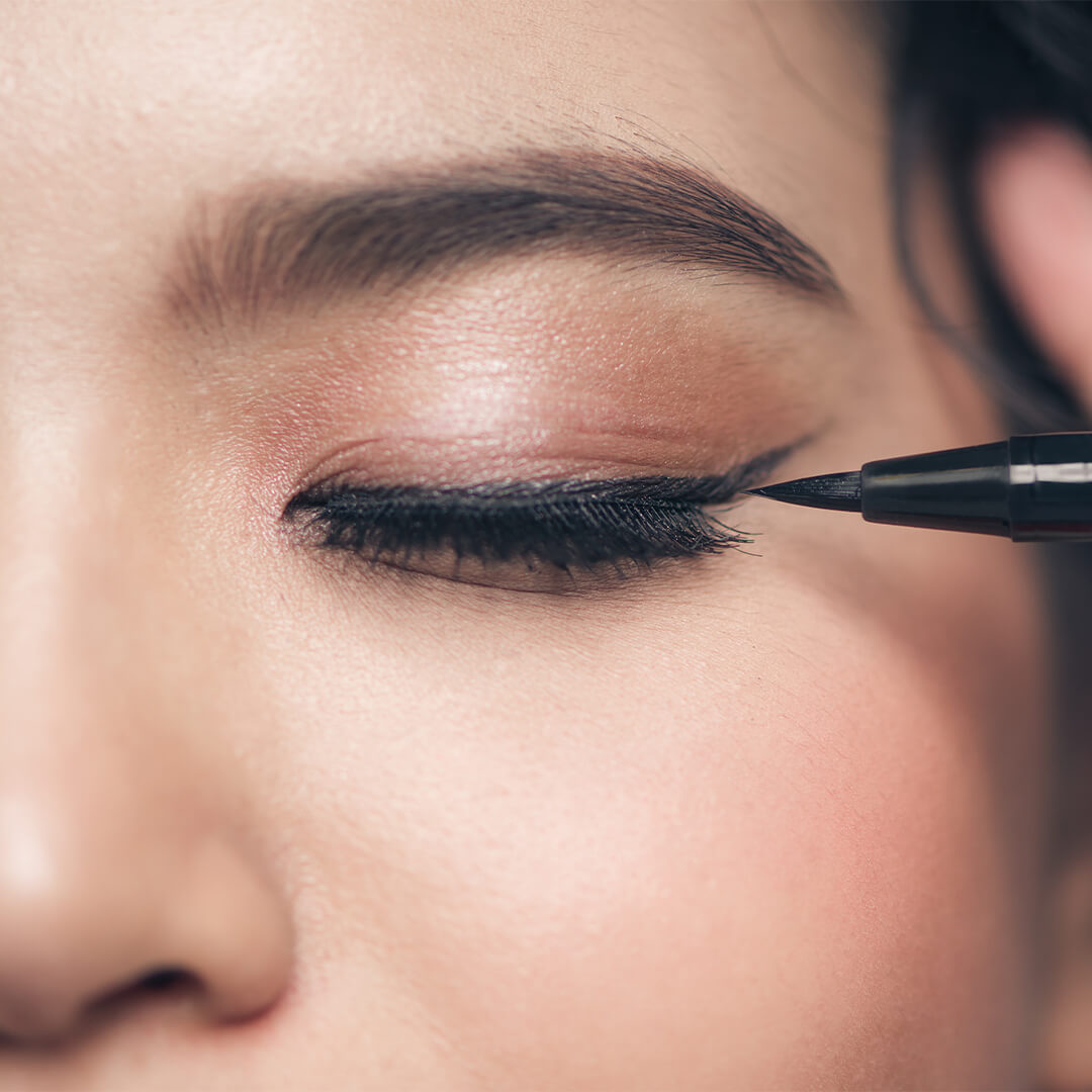 how to apply pencil eyeliner to waterline