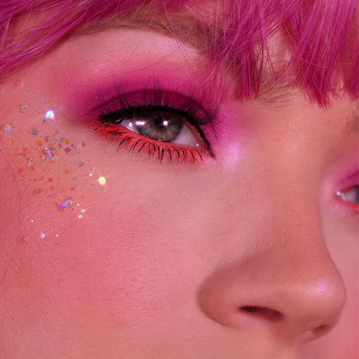 Soft pink eye shadow with rhinestones  Pink eye makeup, Rhinestone makeup,  Pink glitter makeup