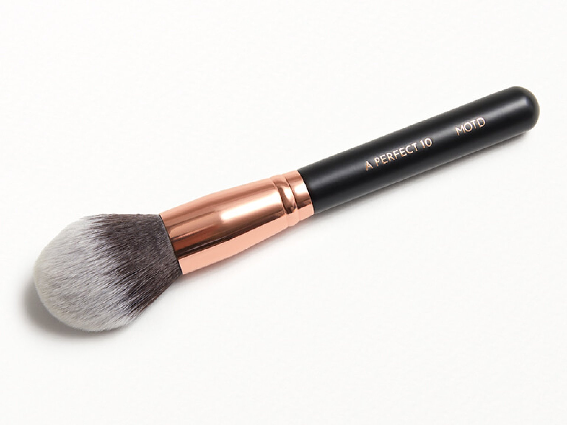 MOTD COSMETICS A Perfect 10 Tapered Face Brush