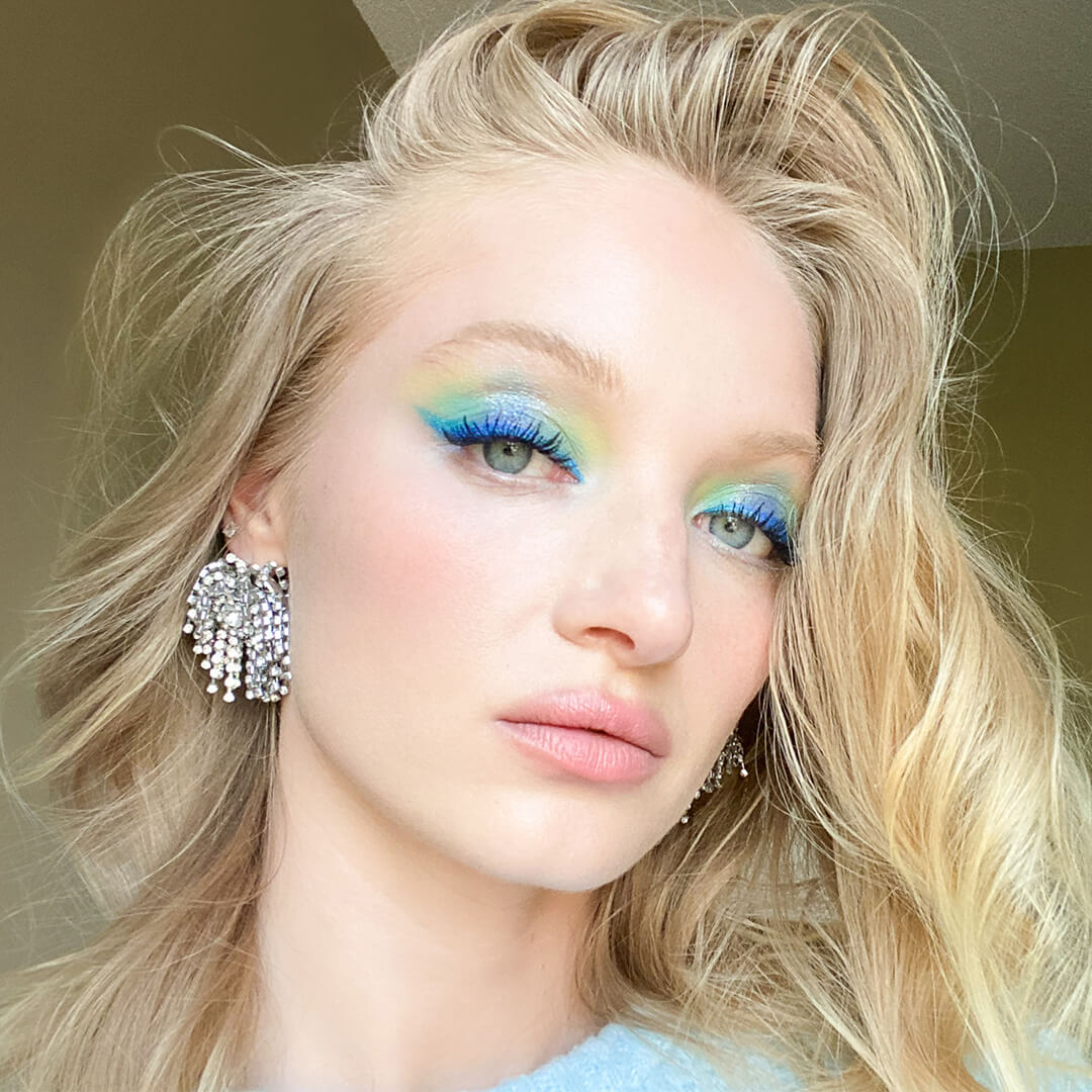 INBEAUT MAGAZINE on Instagram: "#inbeautmag via @marikasikharuli" Lila augen mak